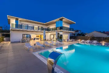 Kaštelir Villa for Up to 10 Guests with Private Pool