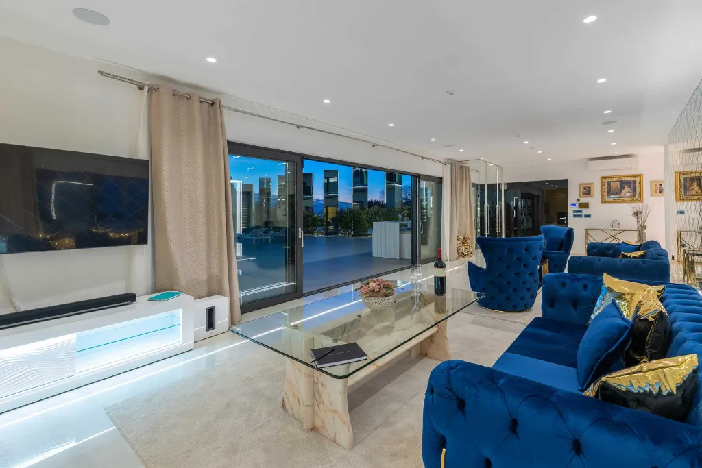 Kaštelir Villa for Up to 10 Guests with Private Pool
