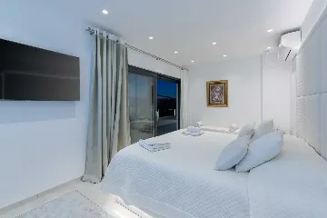 Kaštelir Villa for Up to 10 Guests with Private Pool