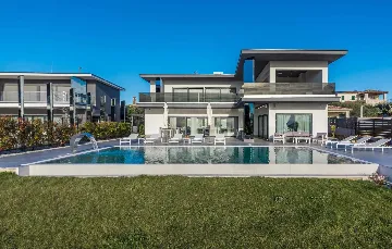 Kaštelir Villa for Up to 10 Guests with Private Pool