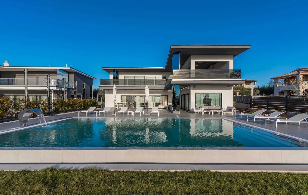 Kaštelir Villa for Up to 10 Guests with Private Pool