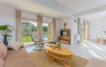 3-Bedroom Villa with Private Pool in Barban