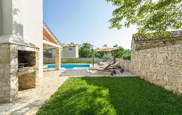 3-Bedroom Villa with Private Pool in Barban