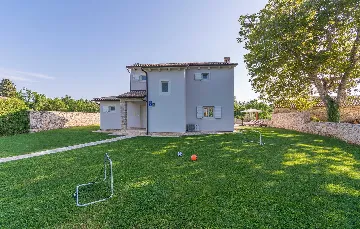 3-Bedroom Villa with Private Pool in Barban