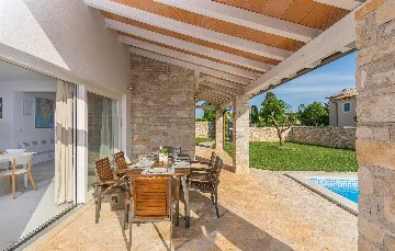 3-Bedroom Villa with Private Pool in Barban