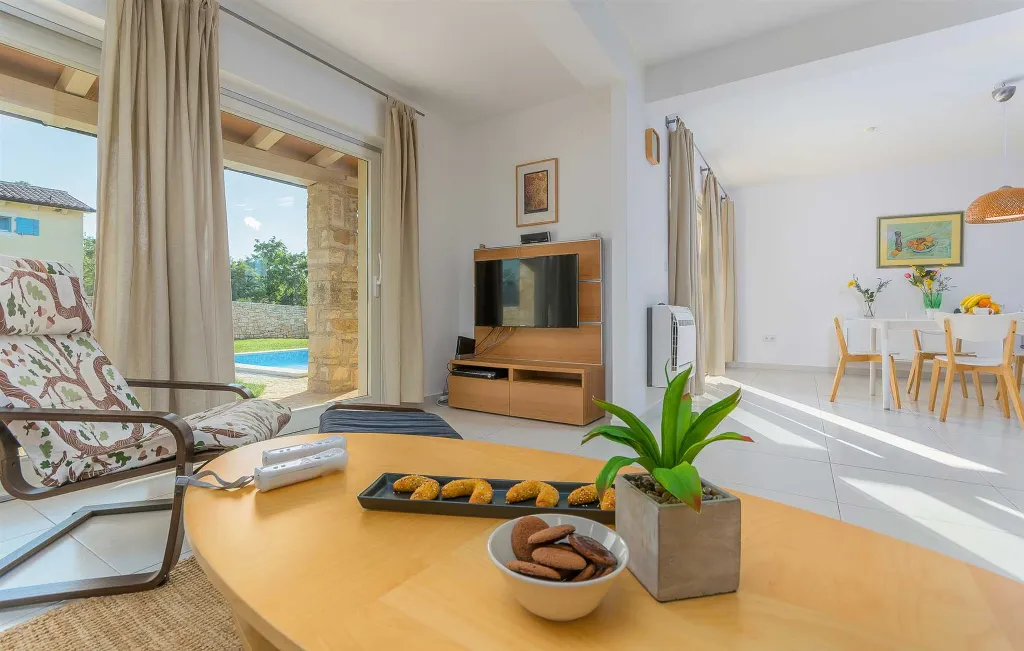 3-Bedroom Villa with Private Pool in Barban