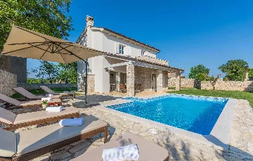 3-Bedroom Villa with Private Pool in Barban