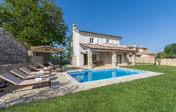 3-Bedroom Villa with Private Pool in Barban