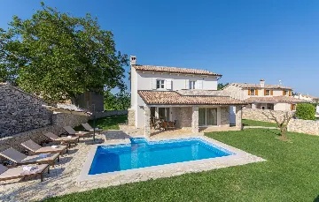 3-Bedroom Villa with Private Pool in Barban