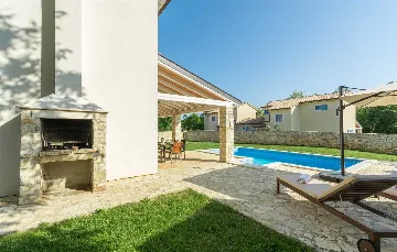 3-Bedroom Villa with Private Pool in Barban