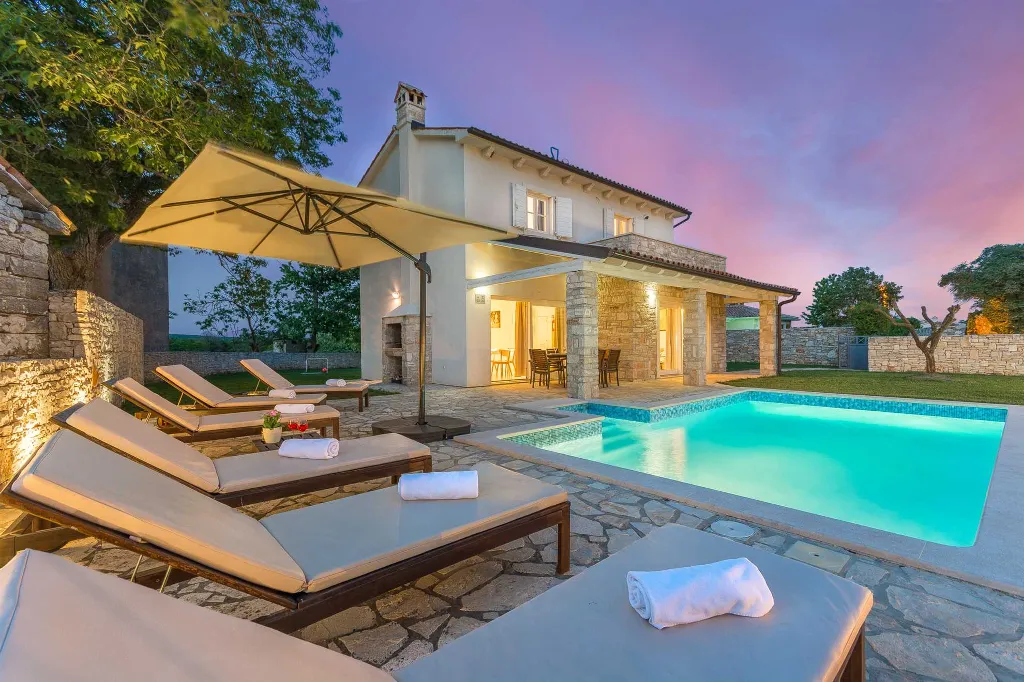3-Bedroom Villa with Private Pool in Barban