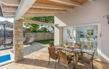 3-Bedroom Villa with Private Pool in Barban