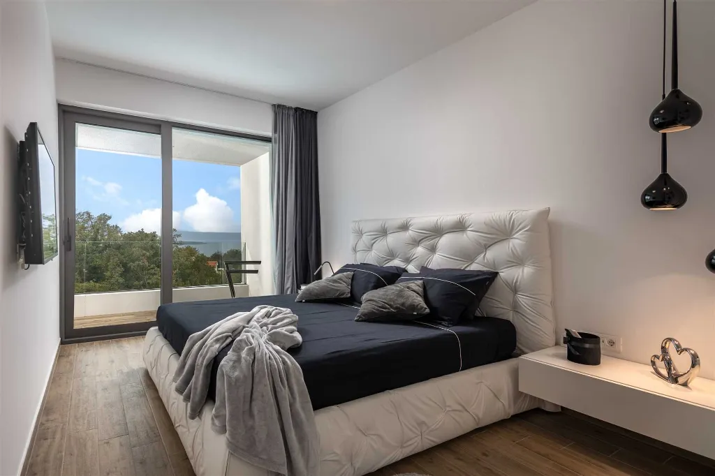 4-Bedroom Villa in Malinska for 8 Guests