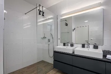 4-Bedroom Villa in Malinska for 8 Guests