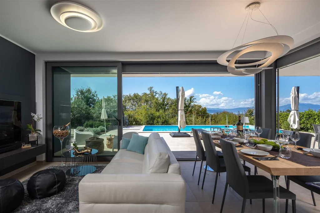 4-Bedroom Villa in Malinska for 8 Guests