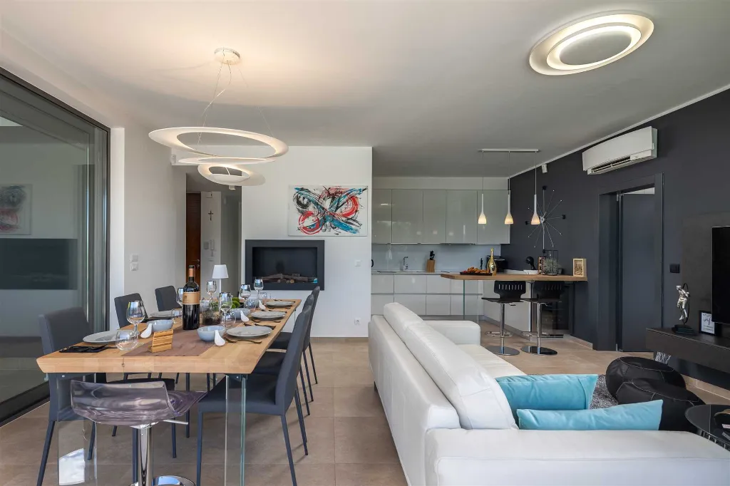 4-Bedroom Villa in Malinska for 8 Guests