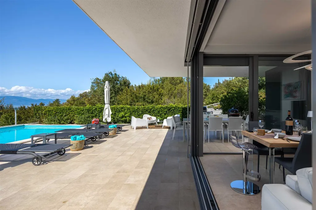 4-Bedroom Villa in Malinska for 8 Guests