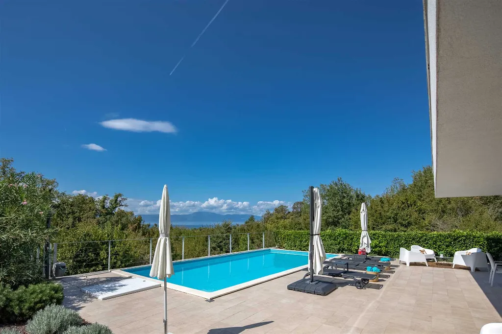 4-Bedroom Villa in Malinska for 8 Guests