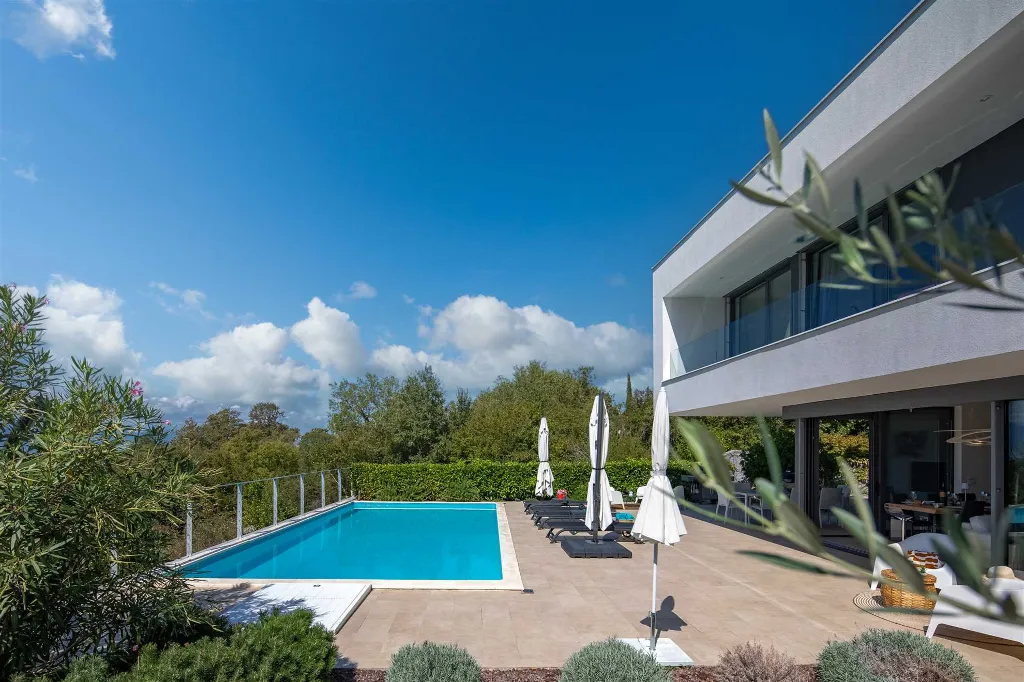 4-Bedroom Villa in Malinska for 8 Guests