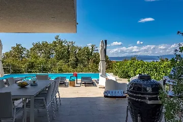 4-Bedroom Villa in Malinska for 8 Guests