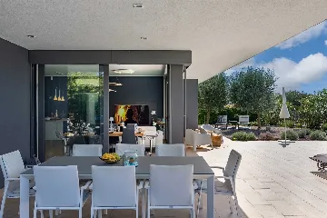 4-Bedroom Villa in Malinska for 8 Guests