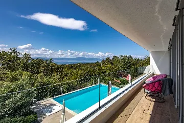 4-Bedroom Villa in Malinska for 8 Guests