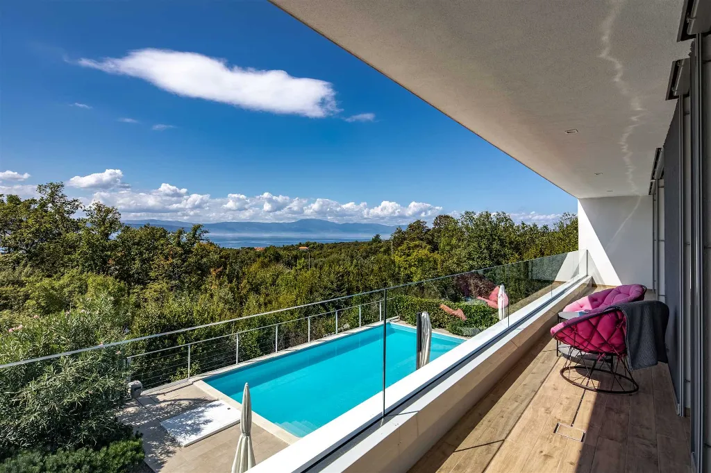 4-Bedroom Villa in Malinska for 8 Guests