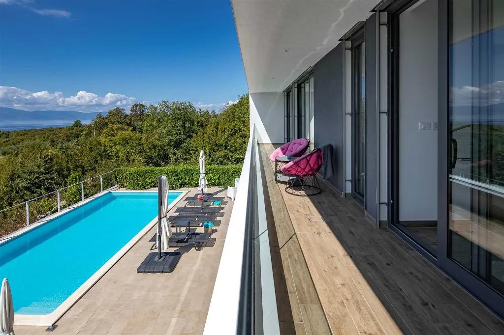 4-Bedroom Villa in Malinska for 8 Guests
