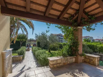 Poreč 5-Bedroom Villa with Pool and Garden