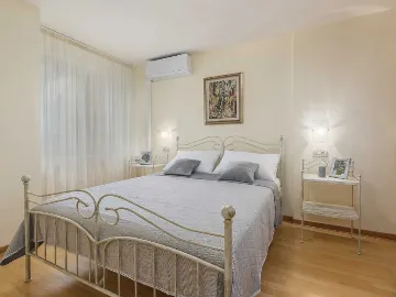 Poreč 5-Bedroom Villa with Pool and Garden