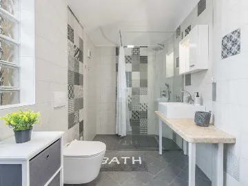 Poreč 5-Bedroom Villa with Pool and Garden