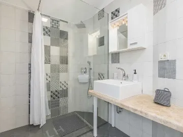 Poreč 5-Bedroom Villa with Pool and Garden