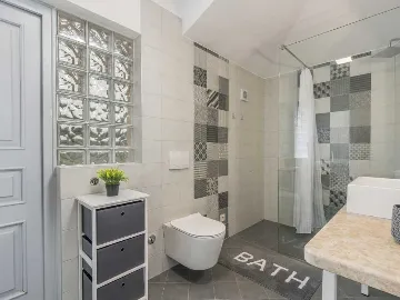 Poreč 5-Bedroom Villa with Pool and Garden