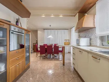 Poreč 5-Bedroom Villa with Pool and Garden