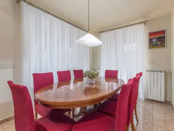 Poreč 5-Bedroom Villa with Pool and Garden