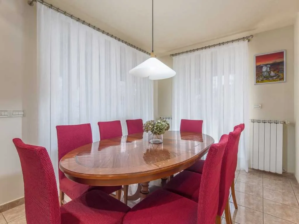 Poreč 5-Bedroom Villa with Pool and Garden