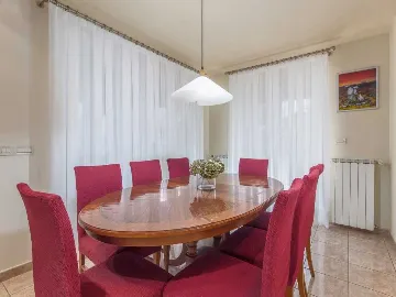 Poreč 5-Bedroom Villa with Pool and Garden