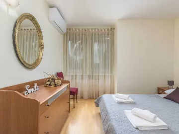 Poreč 5-Bedroom Villa with Pool and Garden