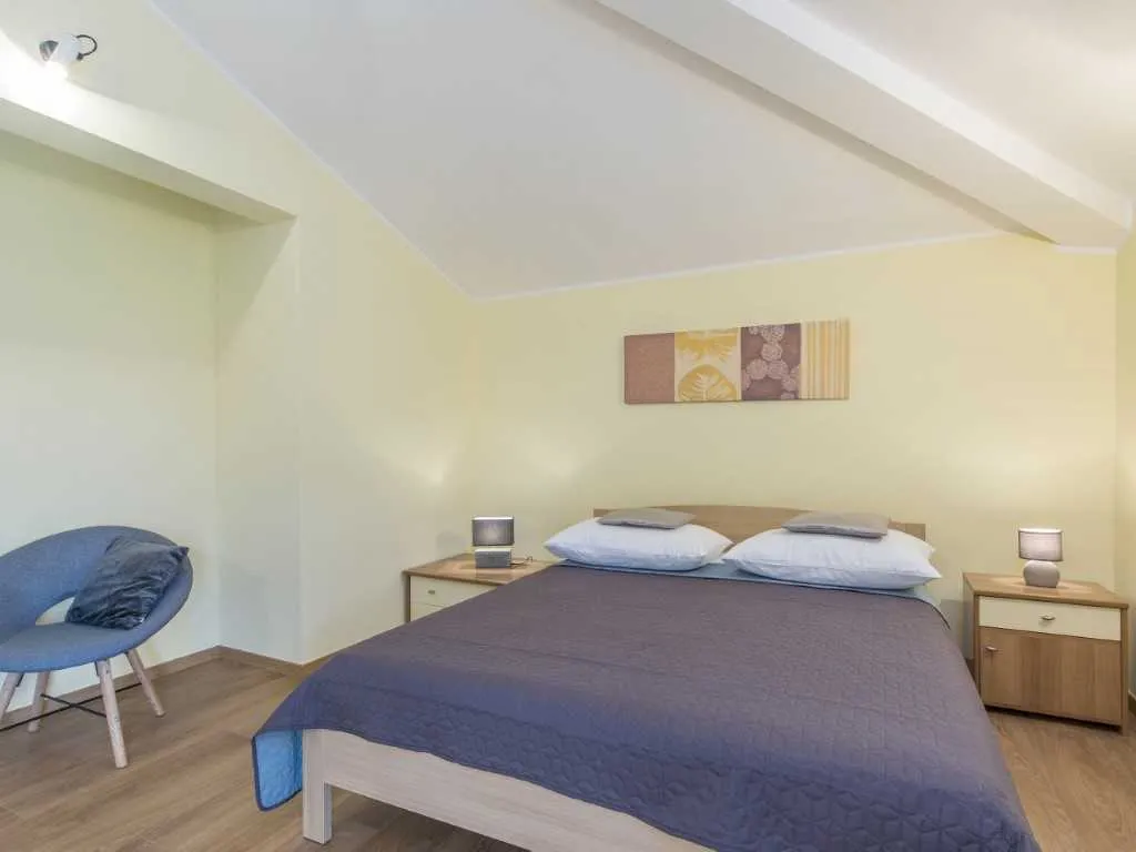 Poreč 5-Bedroom Villa with Pool and Garden
