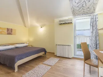 Poreč 5-Bedroom Villa with Pool and Garden