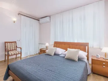 Poreč 5-Bedroom Villa with Pool and Garden