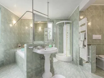 Poreč 5-Bedroom Villa with Pool and Garden