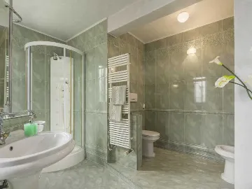 Poreč 5-Bedroom Villa with Pool and Garden