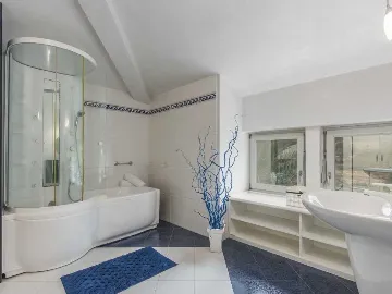 Poreč 5-Bedroom Villa with Pool and Garden