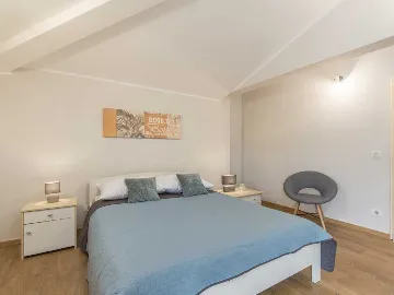 Poreč 5-Bedroom Villa with Pool and Garden