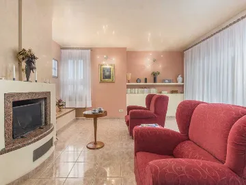 Poreč 5-Bedroom Villa with Pool and Garden