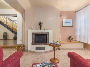 Poreč 5-Bedroom Villa with Pool and Garden