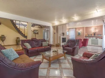 Poreč 5-Bedroom Villa with Pool and Garden