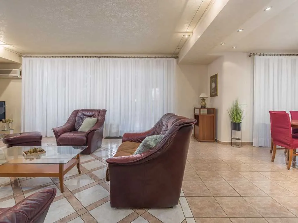 Poreč 5-Bedroom Villa with Pool and Garden
