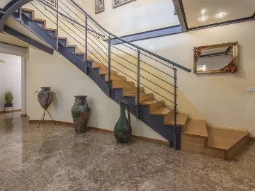 Poreč 5-Bedroom Villa with Pool and Garden